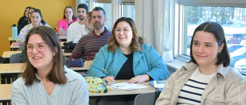 Groupe d'étudiants en classe